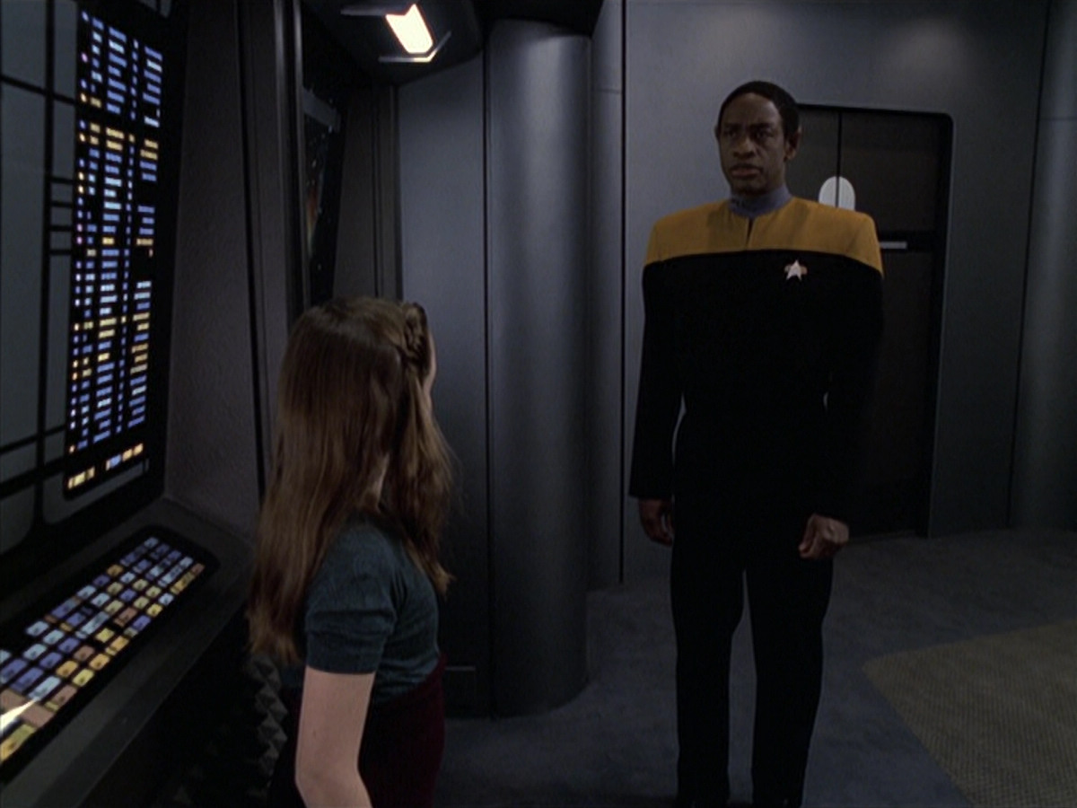 extant_StarTrek_VOY_6x18-AshesToAshes_00348.jpg