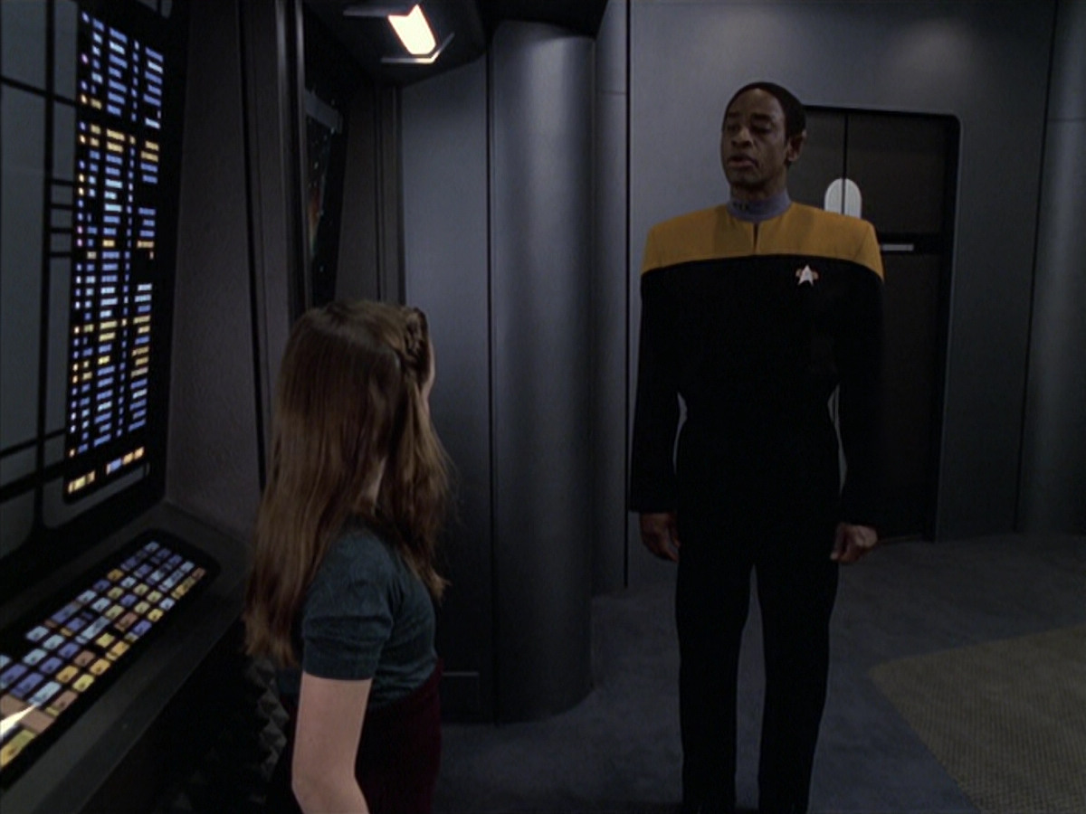 extant_StarTrek_VOY_6x18-AshesToAshes_00351.jpg