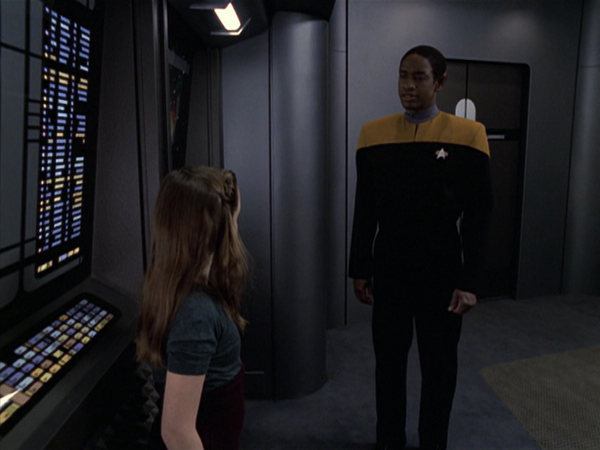 extant_StarTrek_VOY_6x18-AshesToAshes_00352.jpg