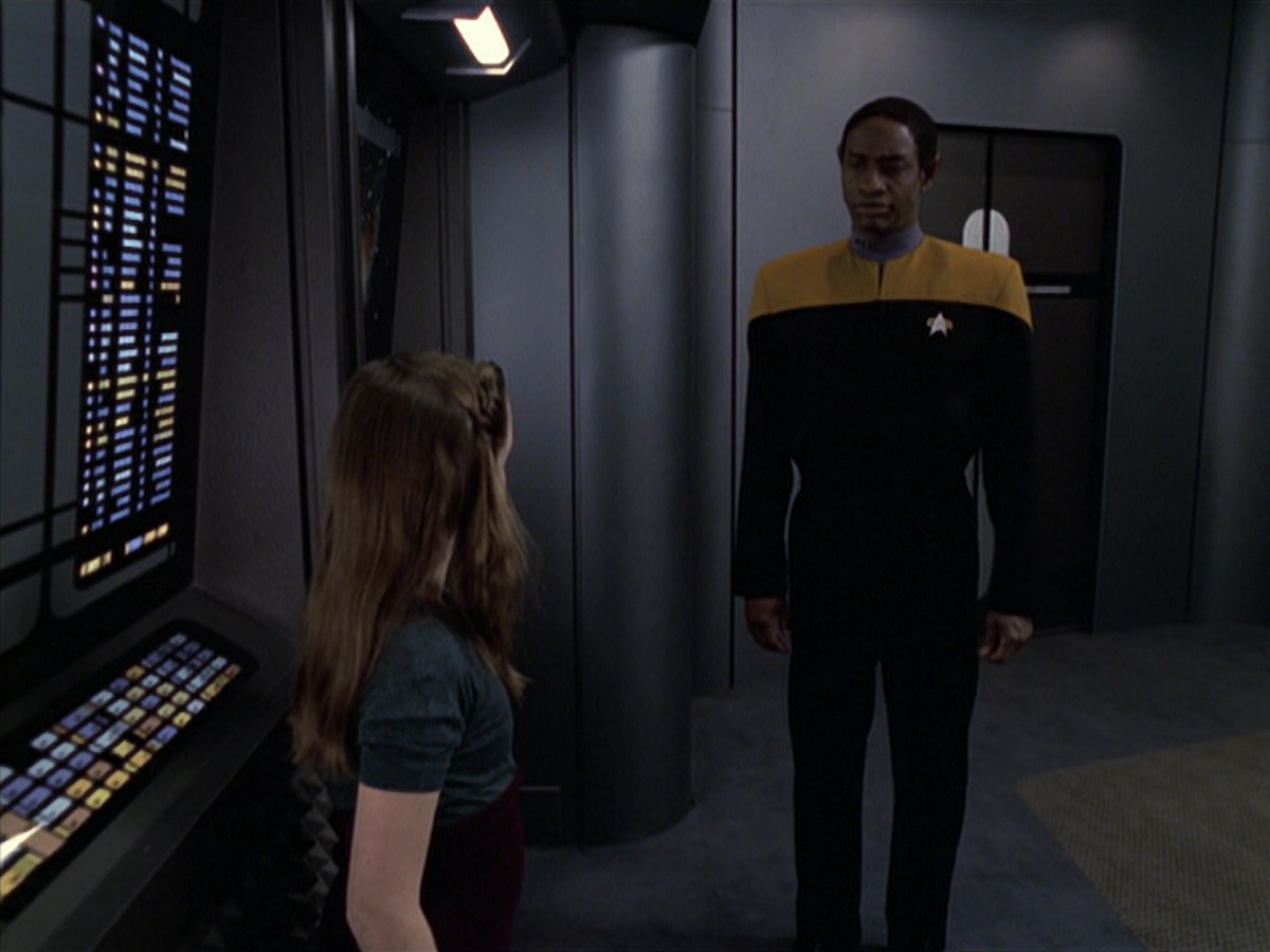 extant_StarTrek_VOY_6x18-AshesToAshes_00353.jpg