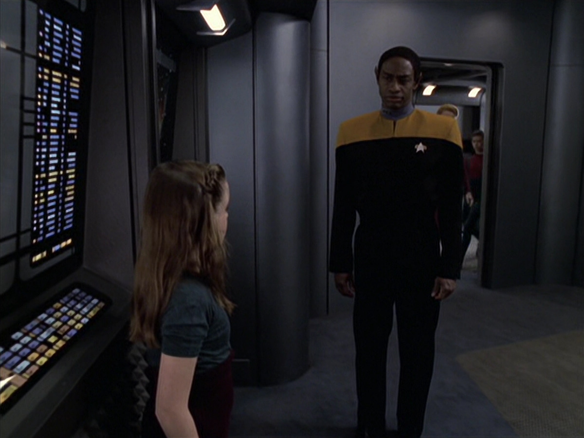 extant_StarTrek_VOY_6x18-AshesToAshes_00355.jpg