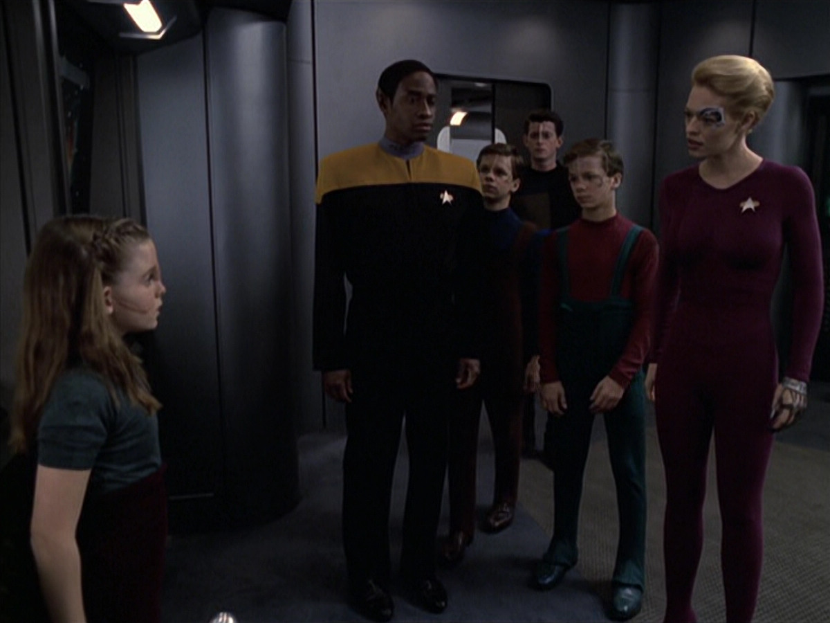 extant_StarTrek_VOY_6x18-AshesToAshes_00360.jpg