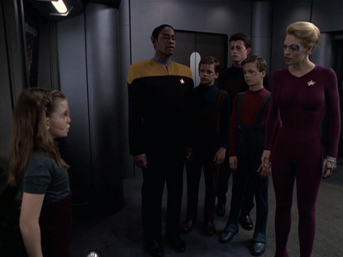 extant_StarTrek_VOY_6x18-AshesToAshes_00362.jpg