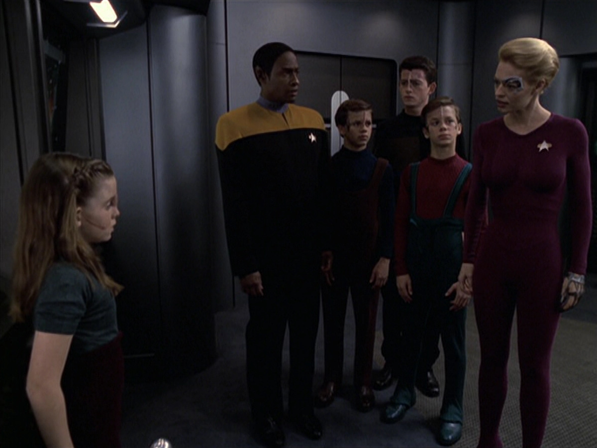 extant_StarTrek_VOY_6x18-AshesToAshes_00365.jpg