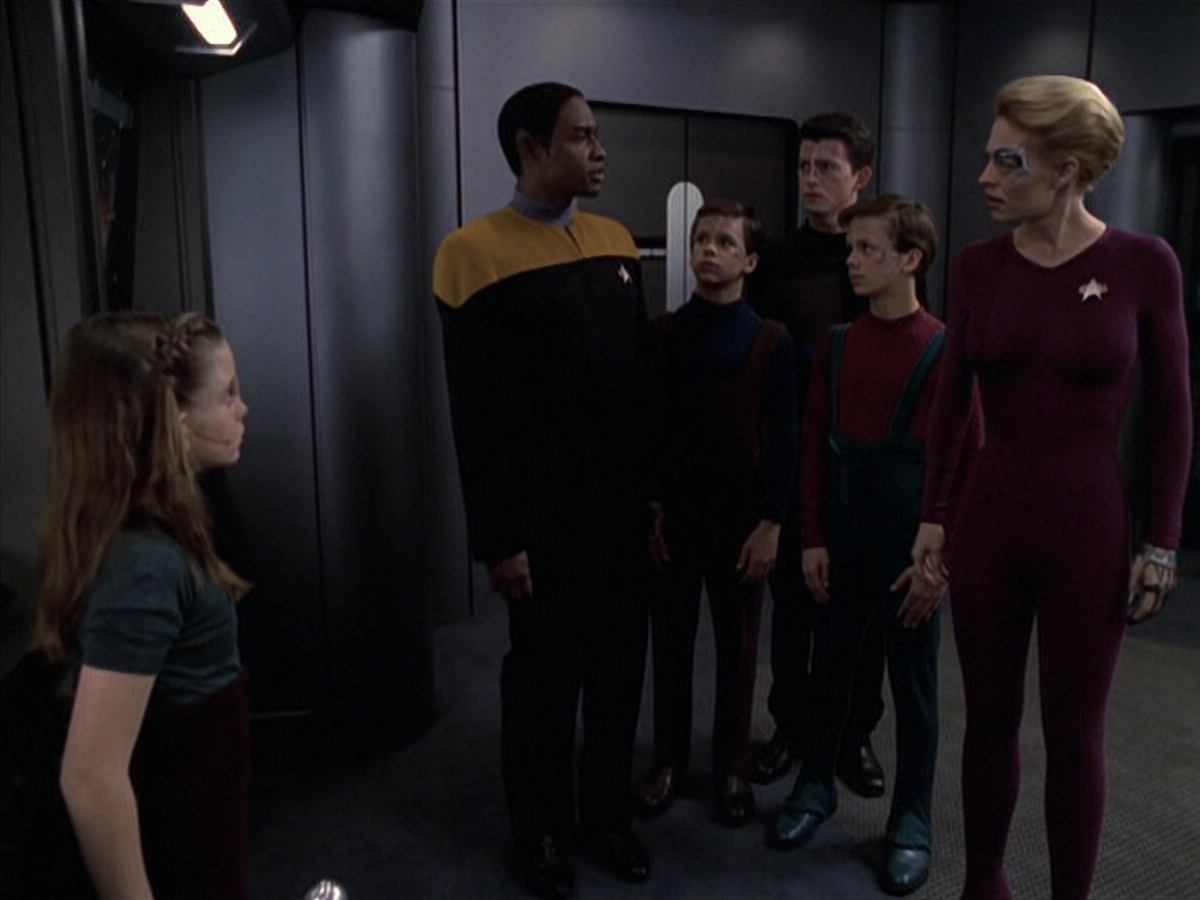 extant_StarTrek_VOY_6x18-AshesToAshes_00367.jpg