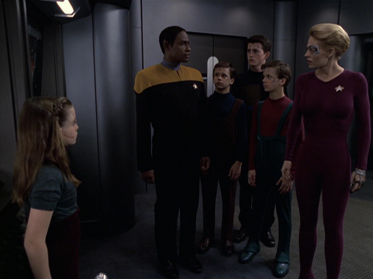 extant_StarTrek_VOY_6x18-AshesToAshes_00368.jpg