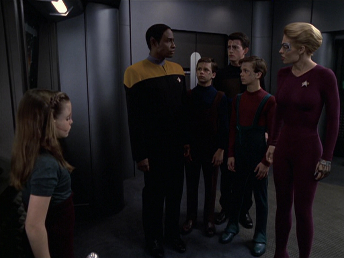 extant_StarTrek_VOY_6x18-AshesToAshes_00369.jpg