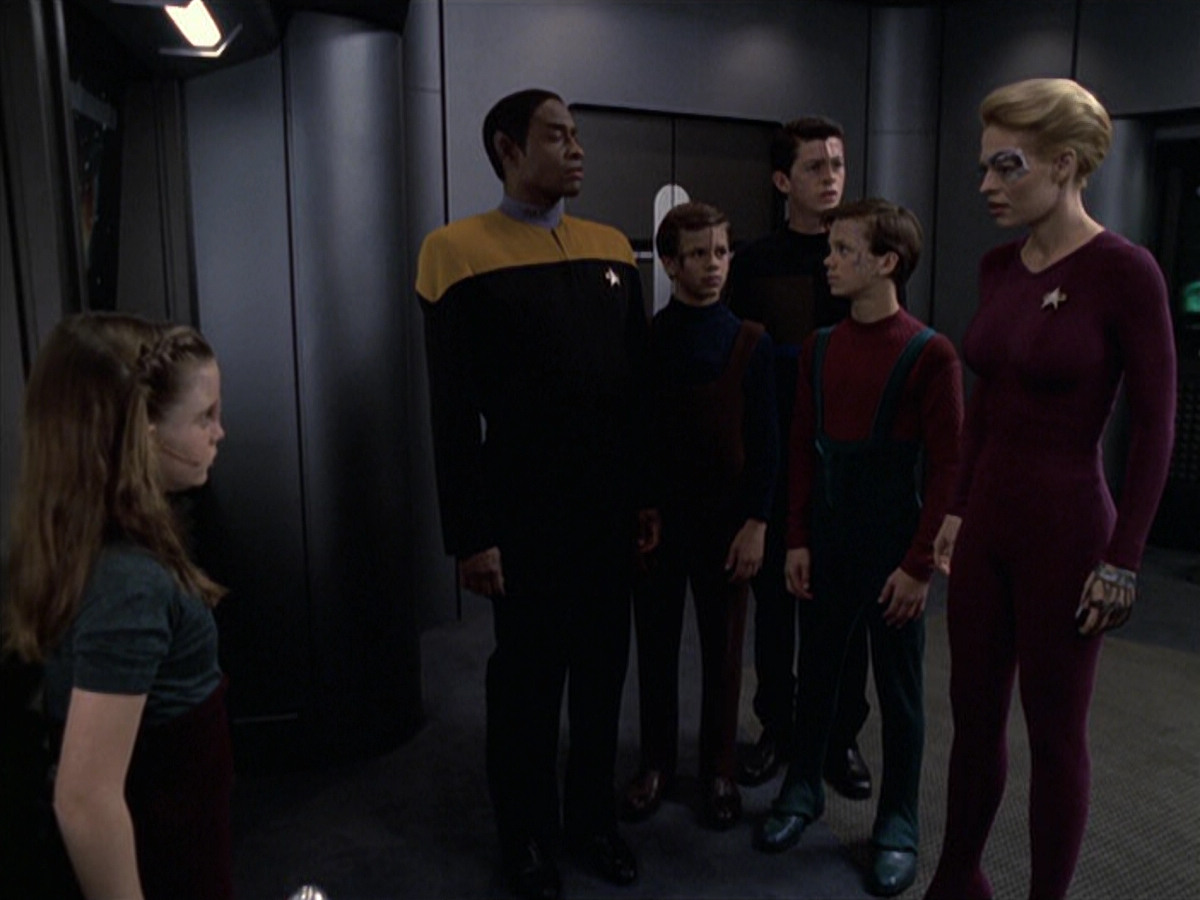 extant_StarTrek_VOY_6x18-AshesToAshes_00375.jpg