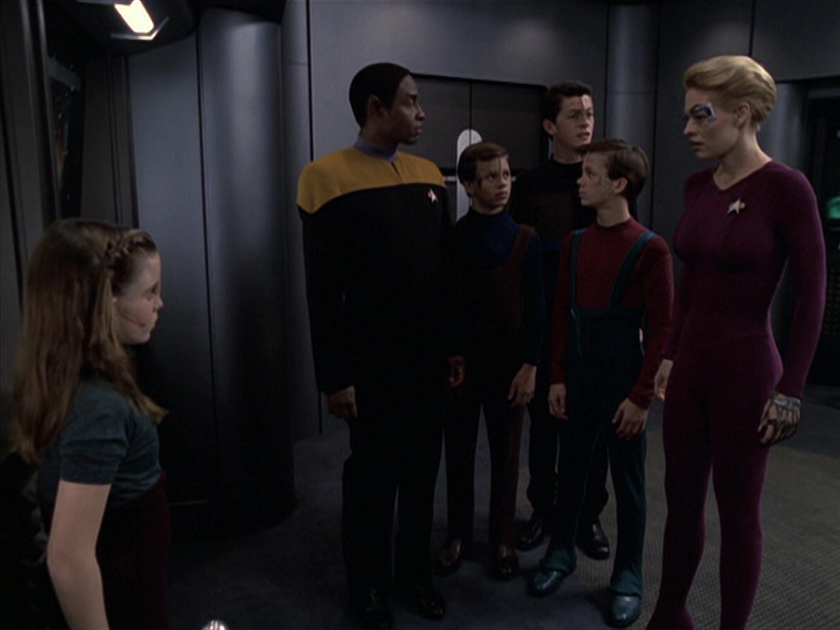 extant_StarTrek_VOY_6x18-AshesToAshes_00376.jpg