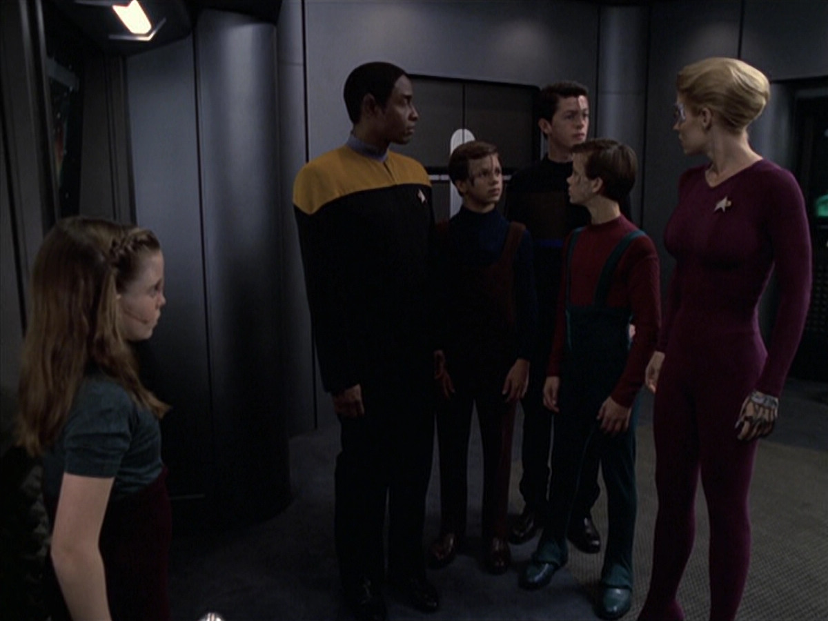 extant_StarTrek_VOY_6x18-AshesToAshes_00377.jpg