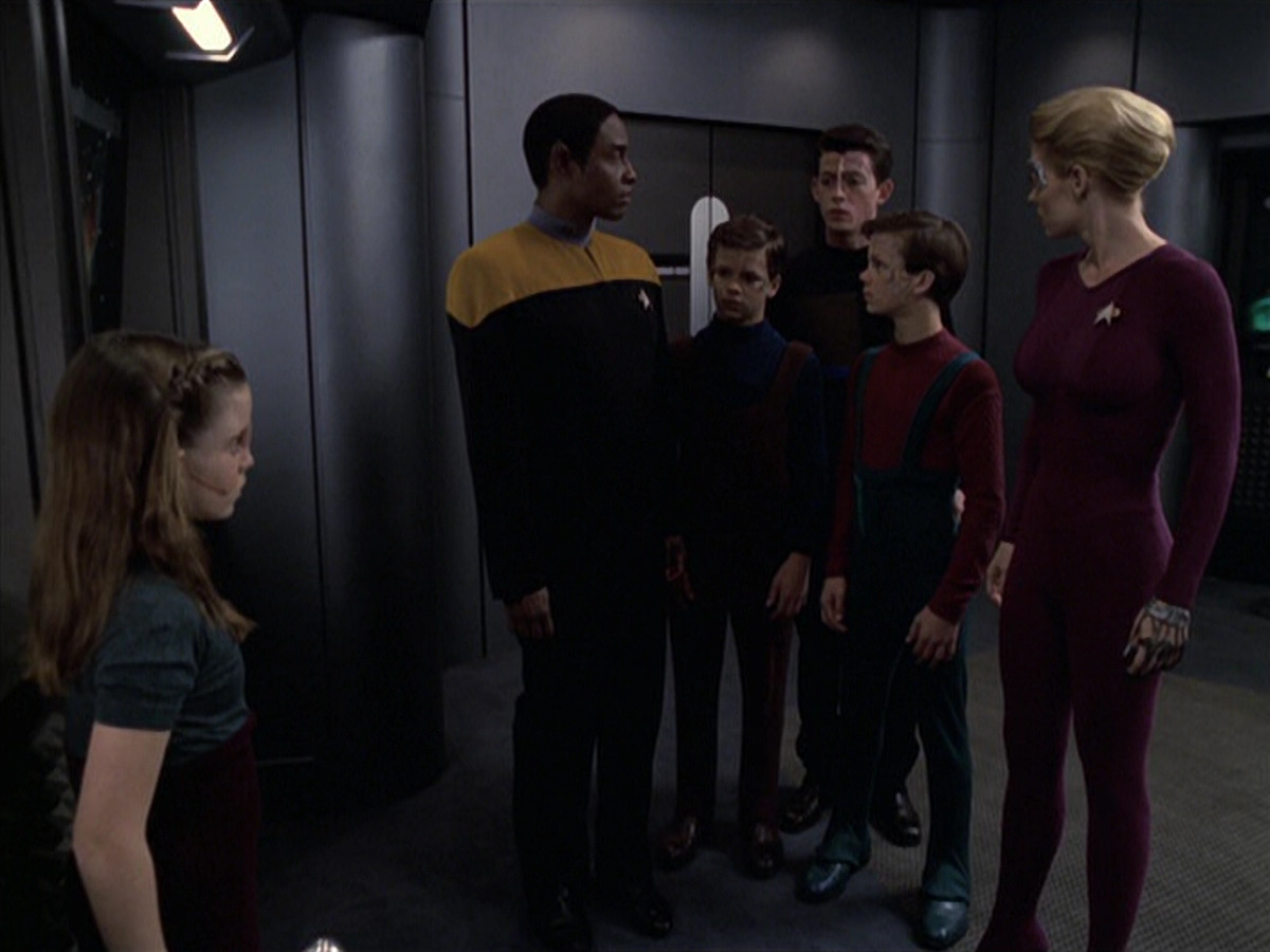 extant_StarTrek_VOY_6x18-AshesToAshes_00380.jpg