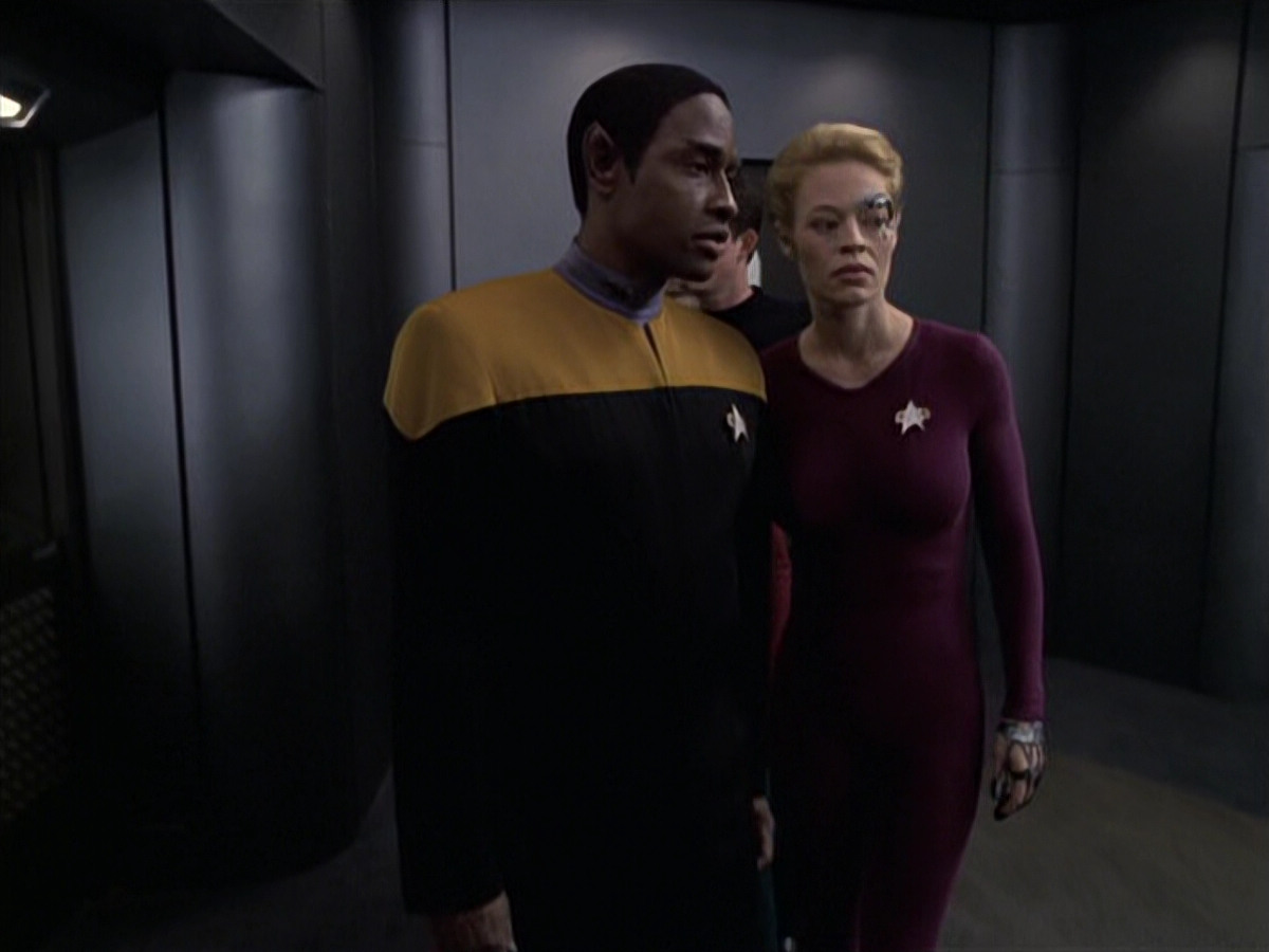 extant_StarTrek_VOY_6x18-AshesToAshes_00386.jpg