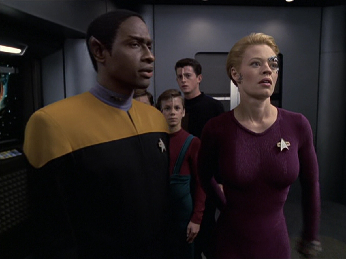 extant_StarTrek_VOY_6x18-AshesToAshes_00388.jpg
