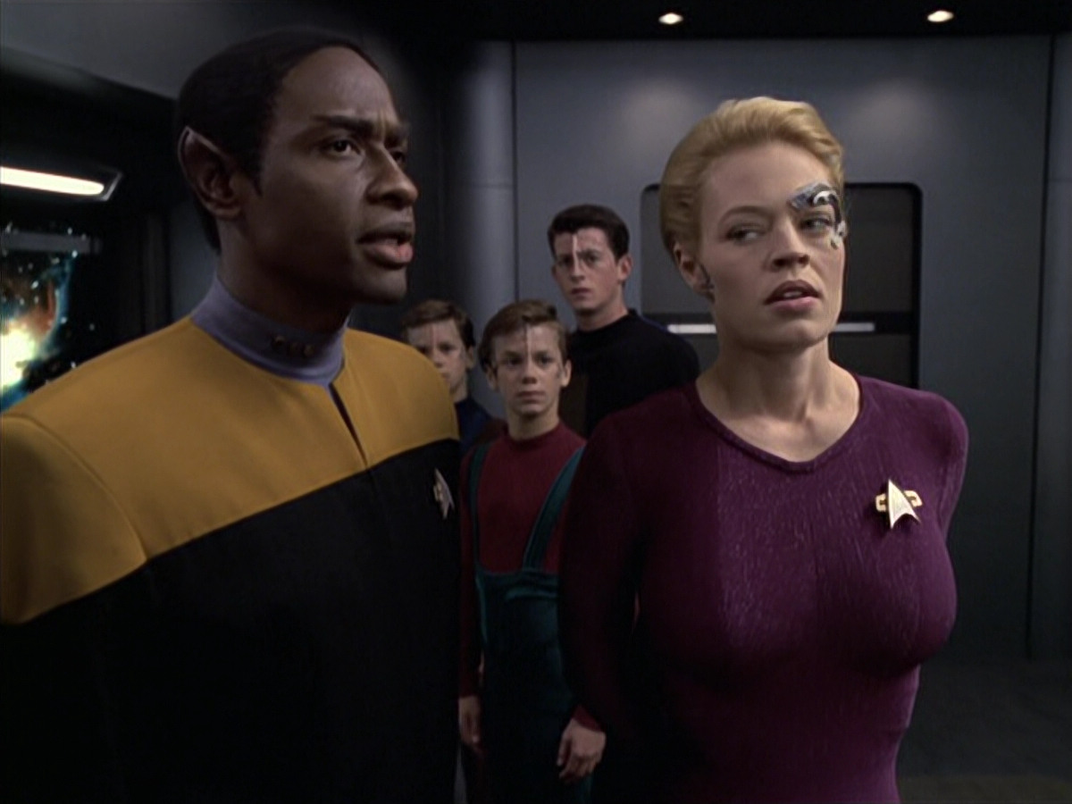 extant_StarTrek_VOY_6x18-AshesToAshes_00389.jpg