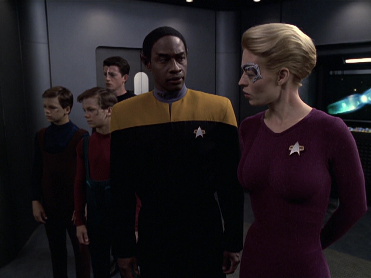 extant_StarTrek_VOY_6x18-AshesToAshes_00413.jpg