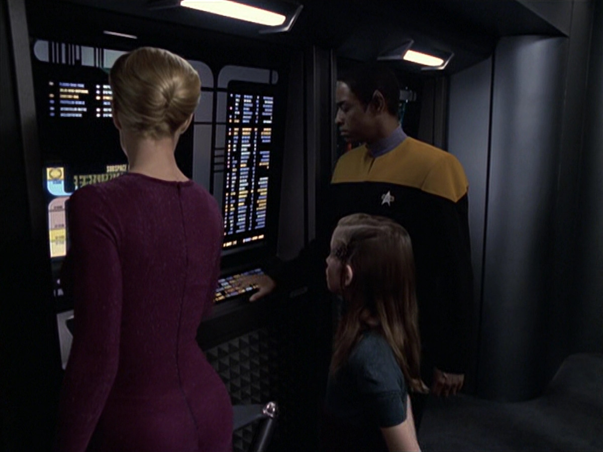 extant_StarTrek_VOY_6x18-AshesToAshes_00424.jpg