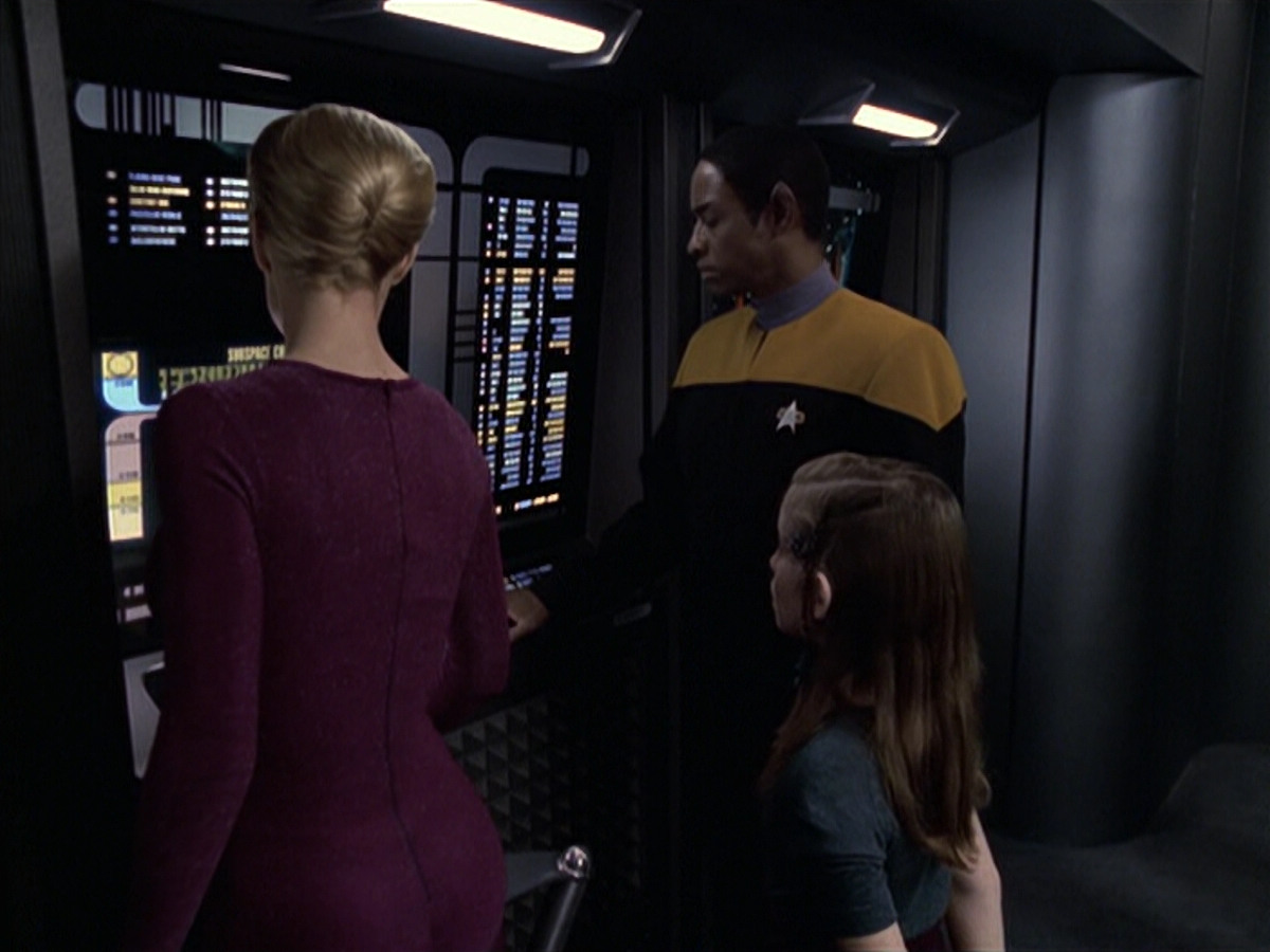 extant_StarTrek_VOY_6x18-AshesToAshes_00425.jpg