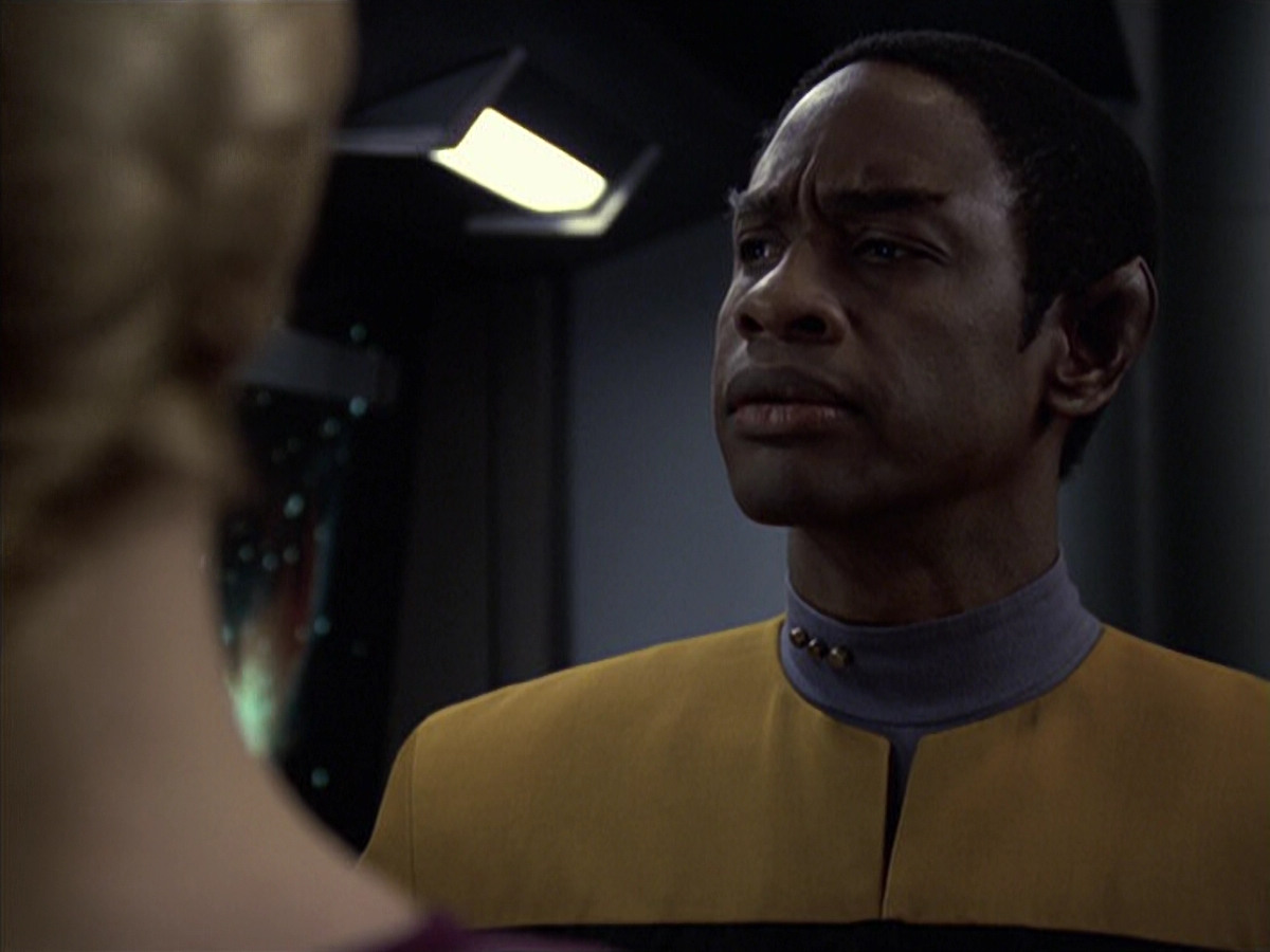extant_StarTrek_VOY_6x18-AshesToAshes_00436.jpg