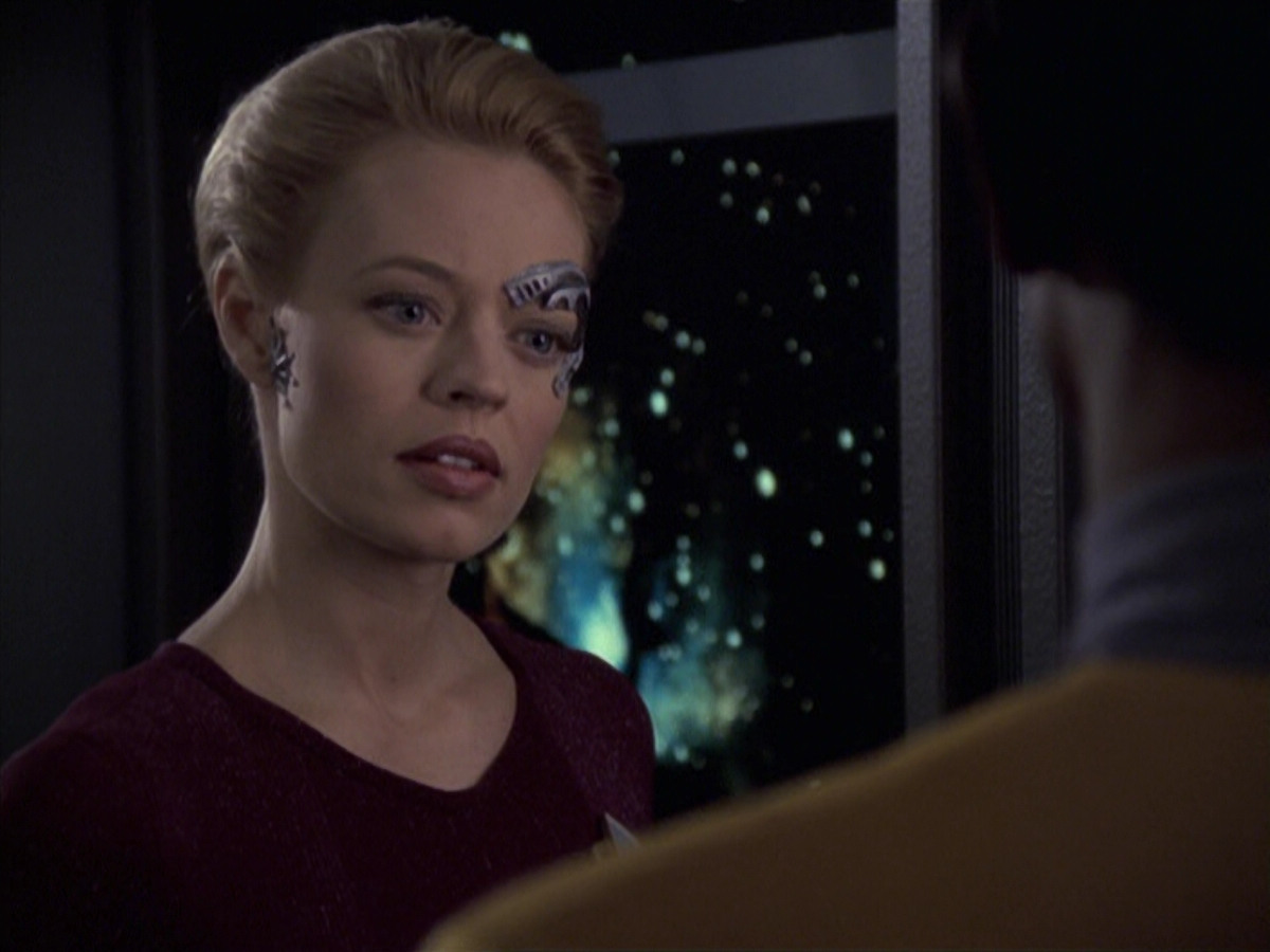 extant_StarTrek_VOY_6x18-AshesToAshes_00448.jpg