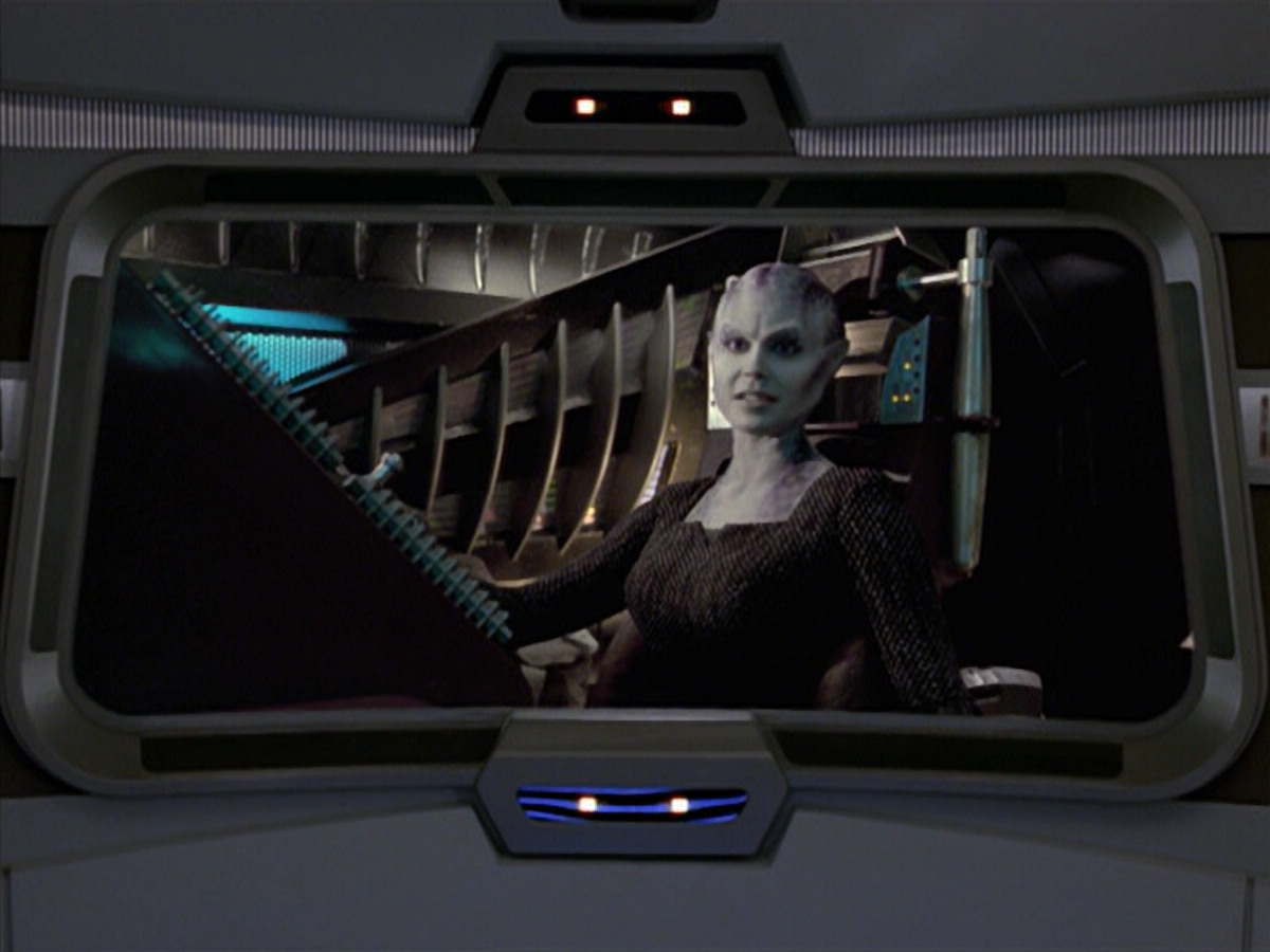 extant_StarTrek_VOY_6x18-AshesToAshes_00465.jpg