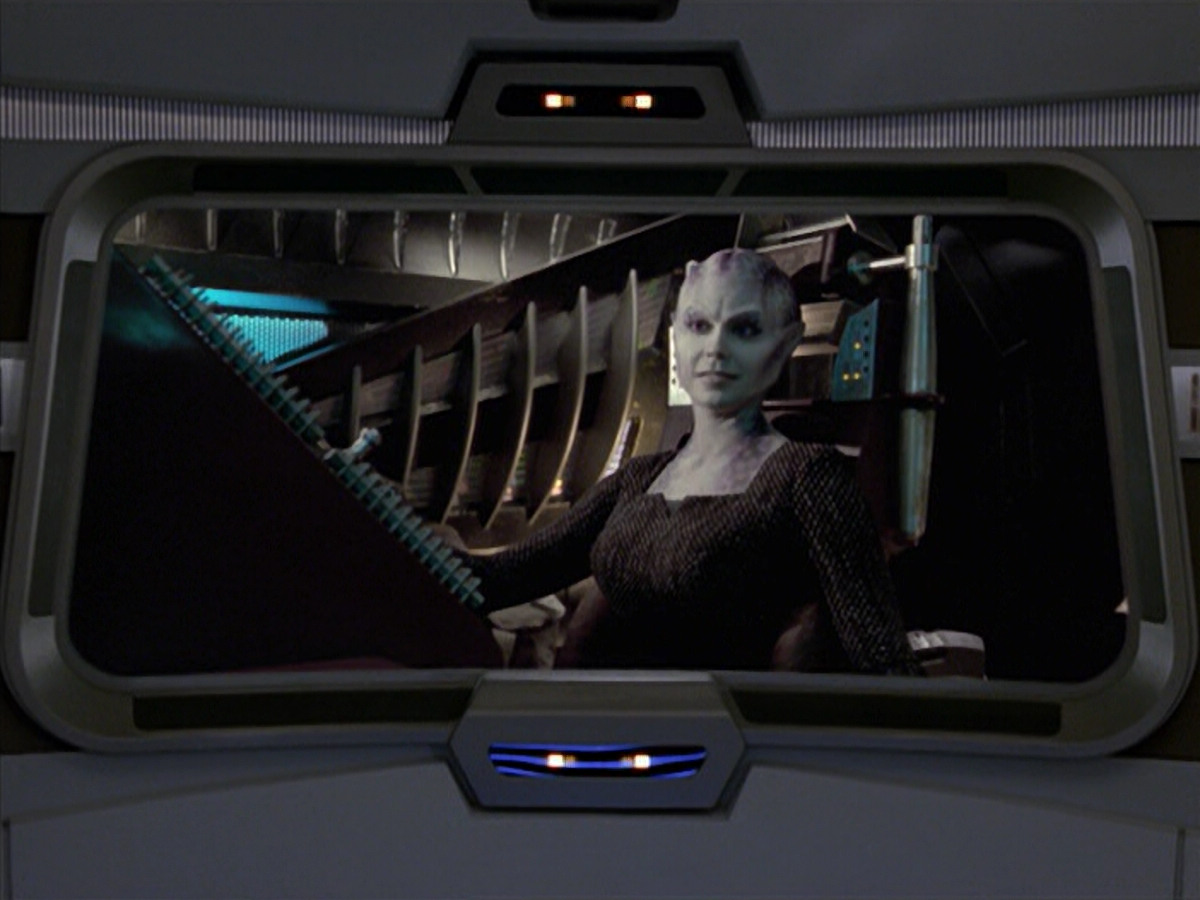 extant_StarTrek_VOY_6x18-AshesToAshes_00467.jpg