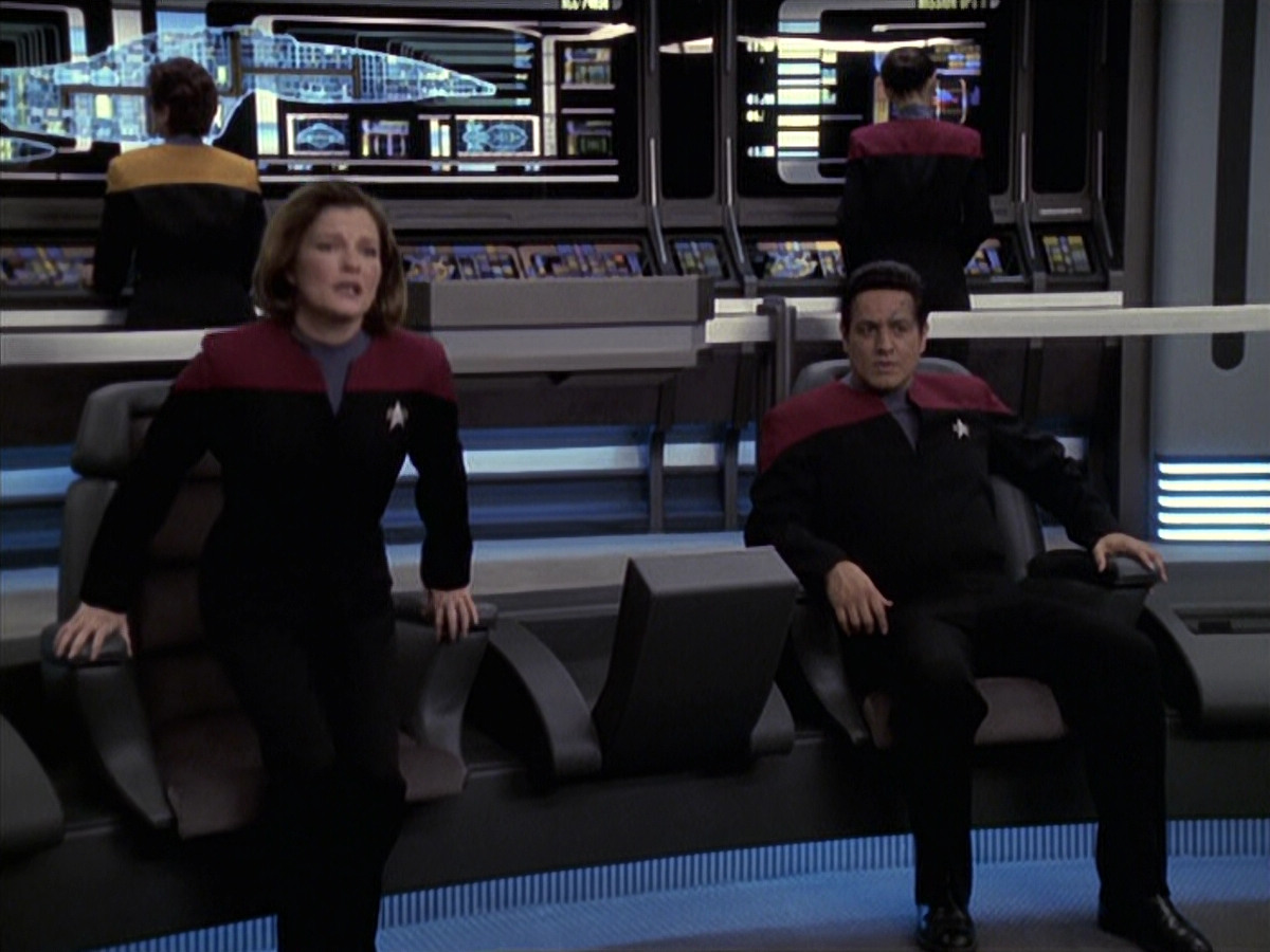 extant_StarTrek_VOY_6x18-AshesToAshes_00490.jpg