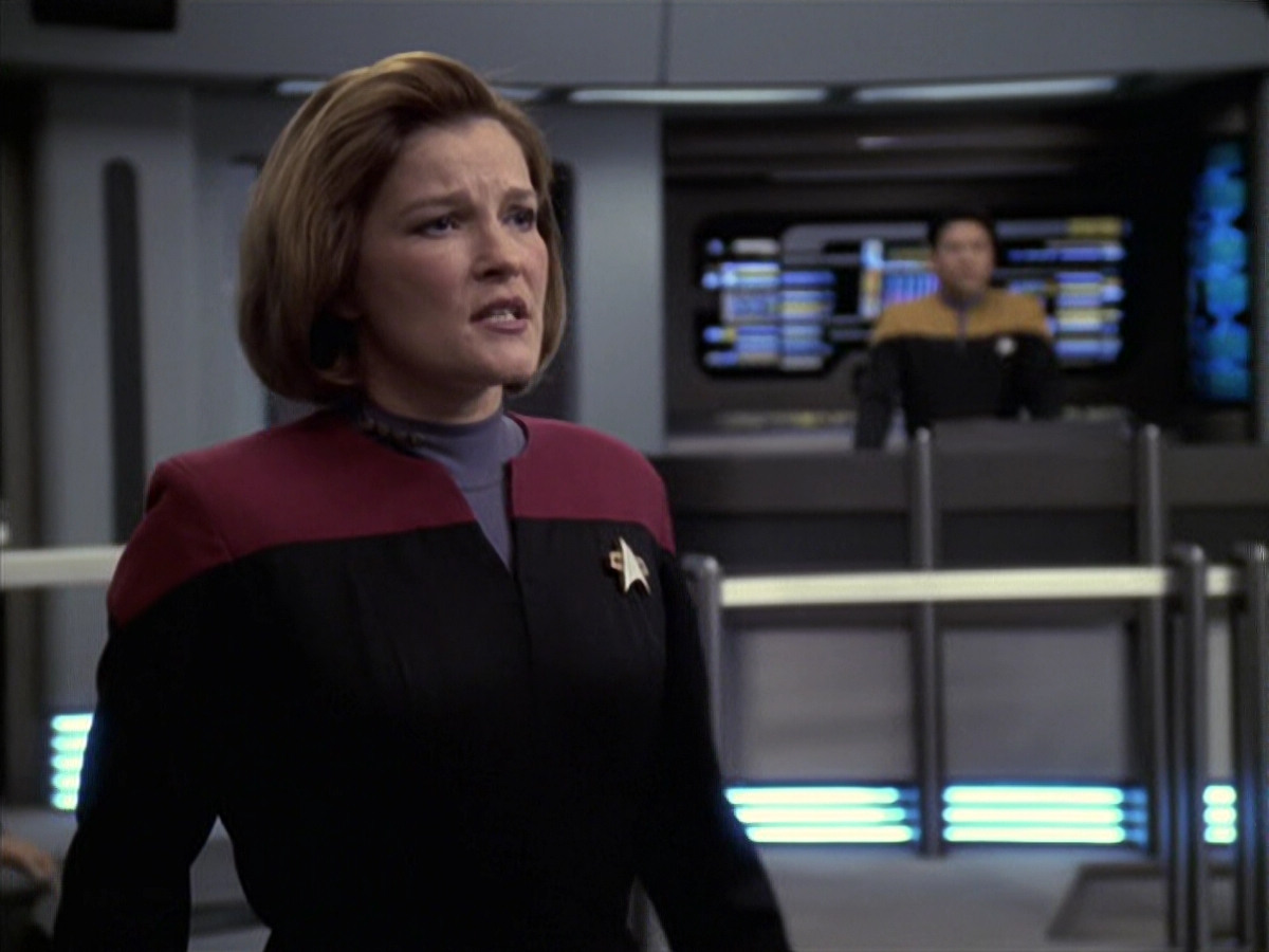 extant_StarTrek_VOY_6x18-AshesToAshes_00496.jpg