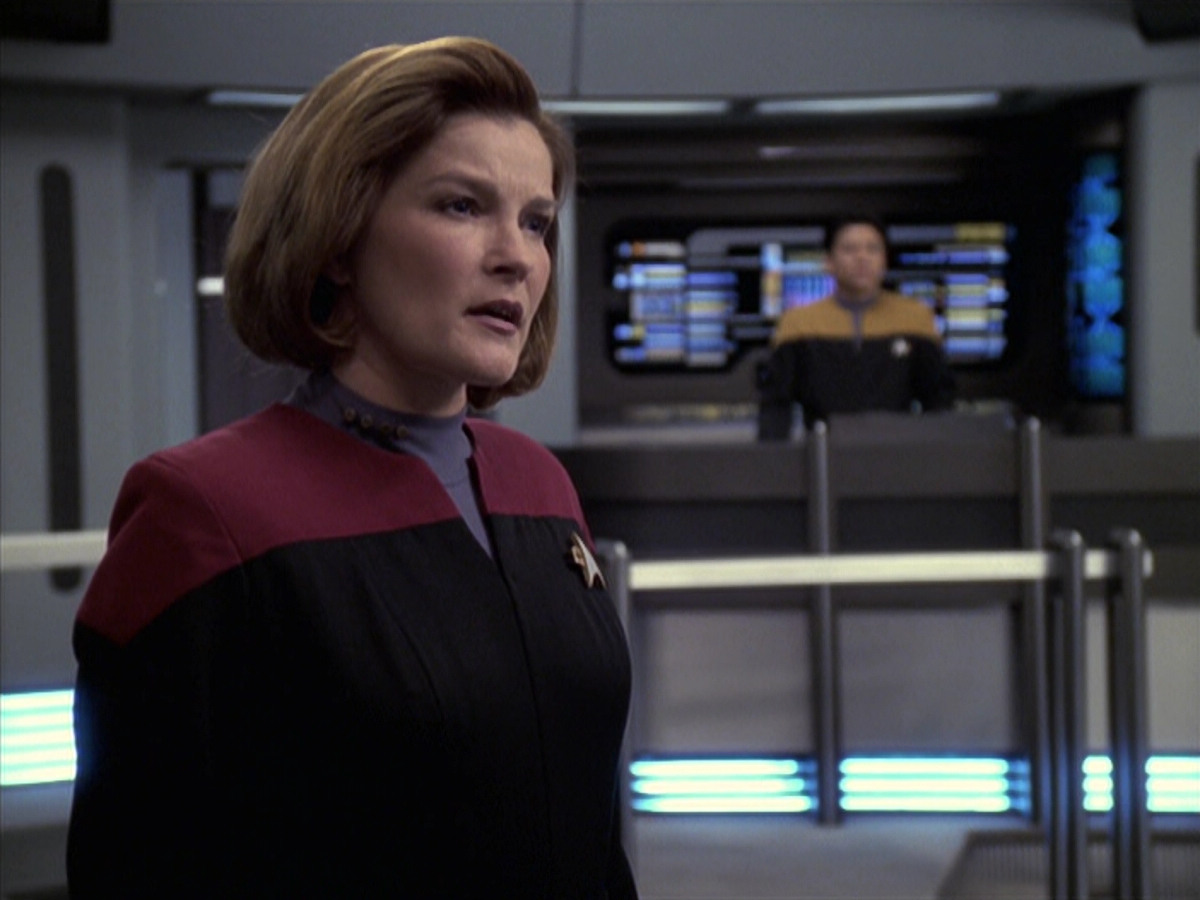 extant_StarTrek_VOY_6x18-AshesToAshes_00519.jpg
