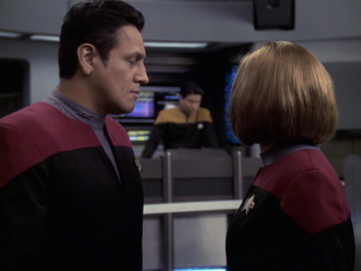 extant_StarTrek_VOY_6x18-AshesToAshes_00544.jpg