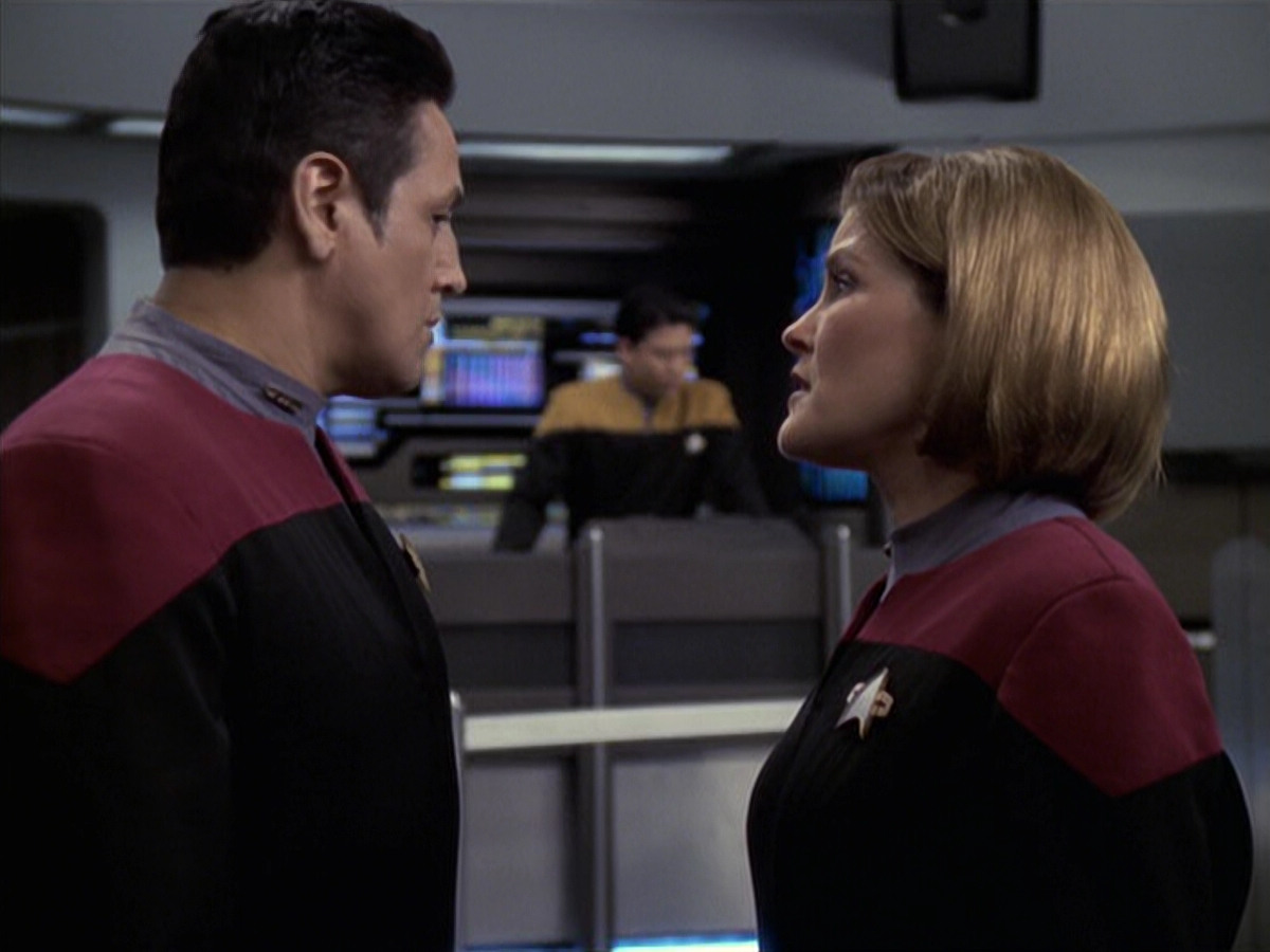 extant_StarTrek_VOY_6x18-AshesToAshes_00548.jpg