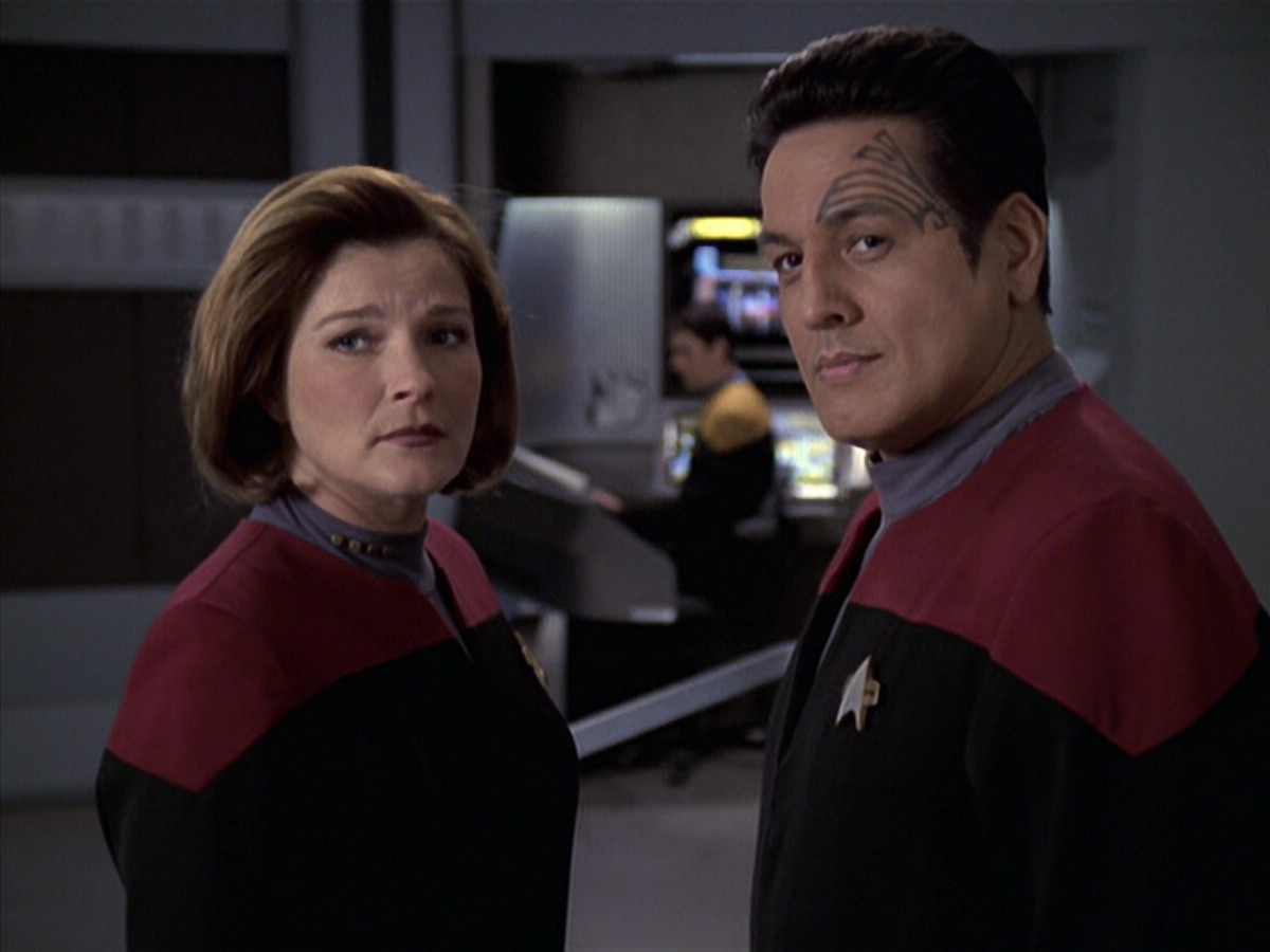 extant_StarTrek_VOY_6x18-AshesToAshes_00555.jpg