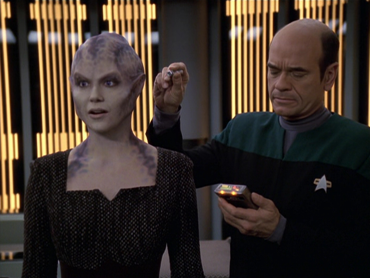 extant_StarTrek_VOY_6x18-AshesToAshes_00568.jpg
