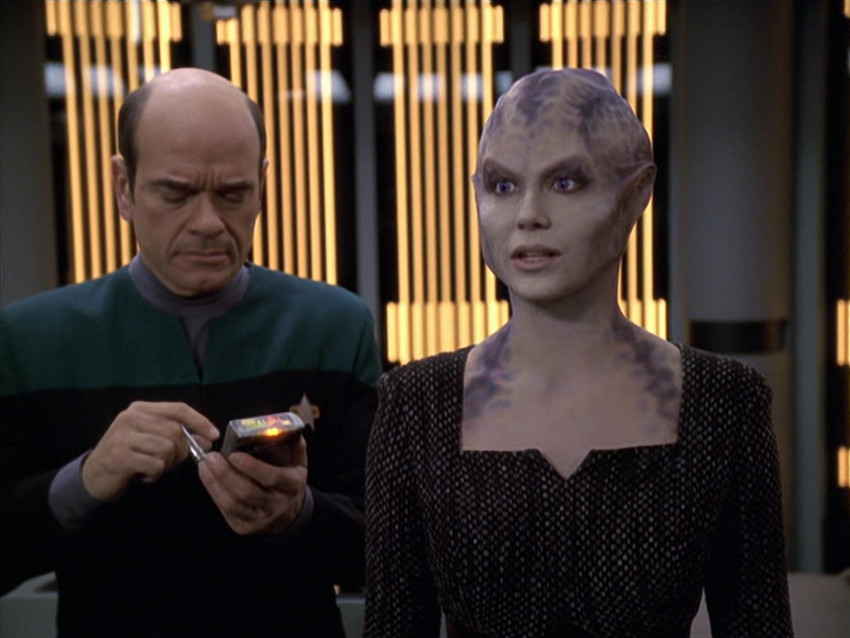 extant_StarTrek_VOY_6x18-AshesToAshes_00577.jpg
