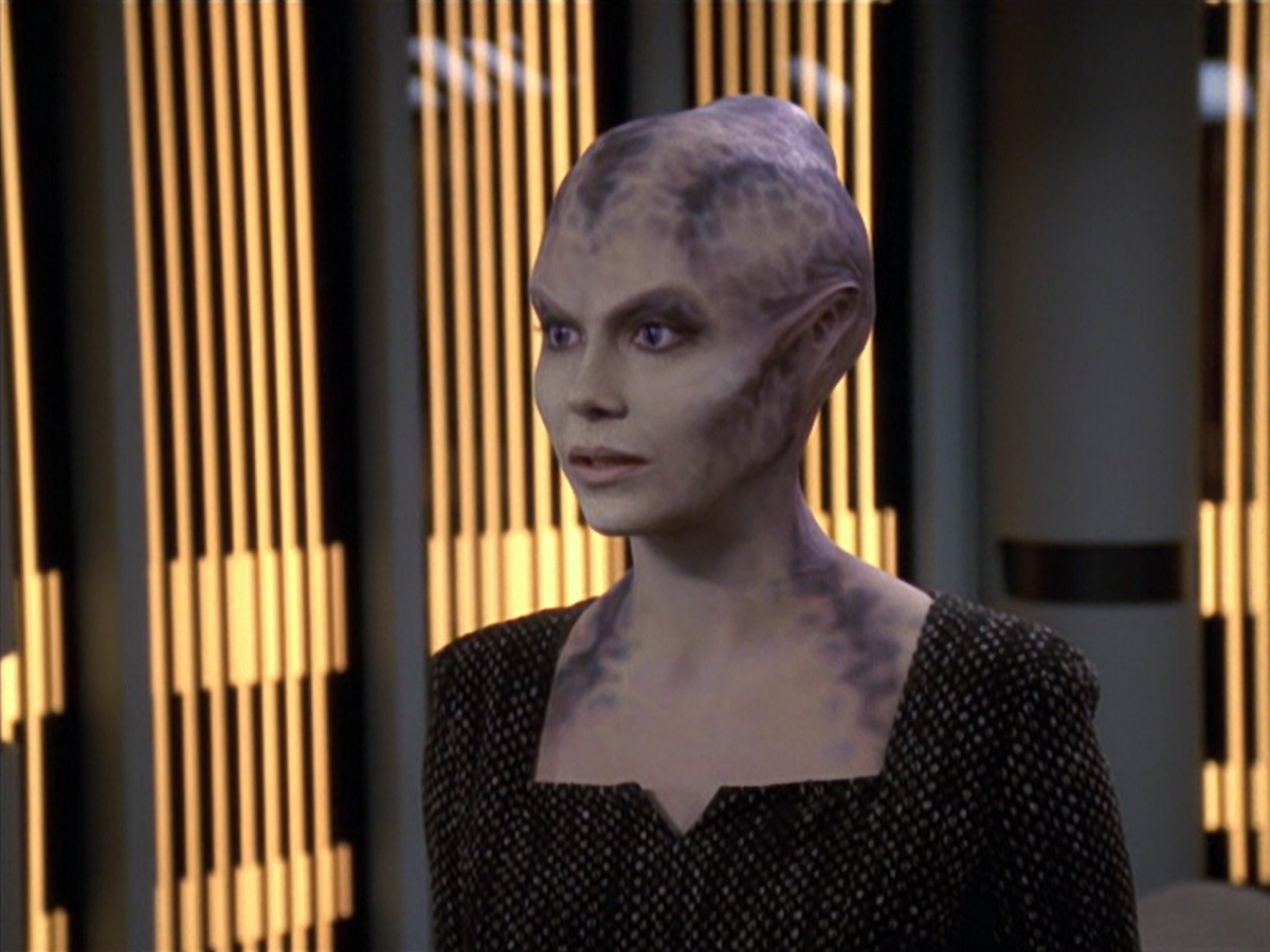 extant_StarTrek_VOY_6x18-AshesToAshes_00597.jpg