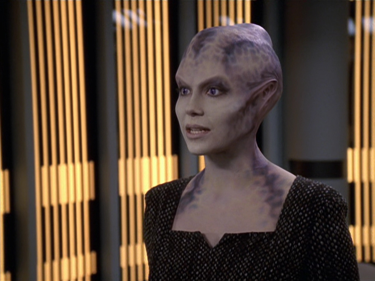 extant_StarTrek_VOY_6x18-AshesToAshes_00598.jpg