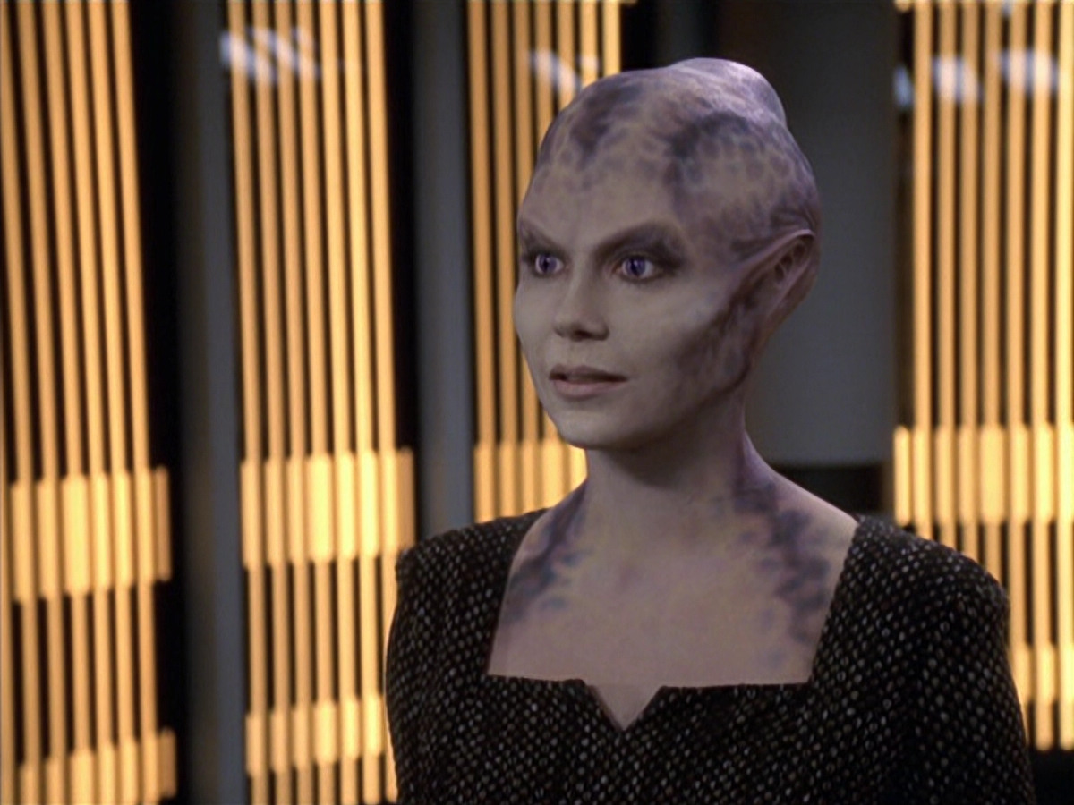 extant_StarTrek_VOY_6x18-AshesToAshes_00602.jpg
