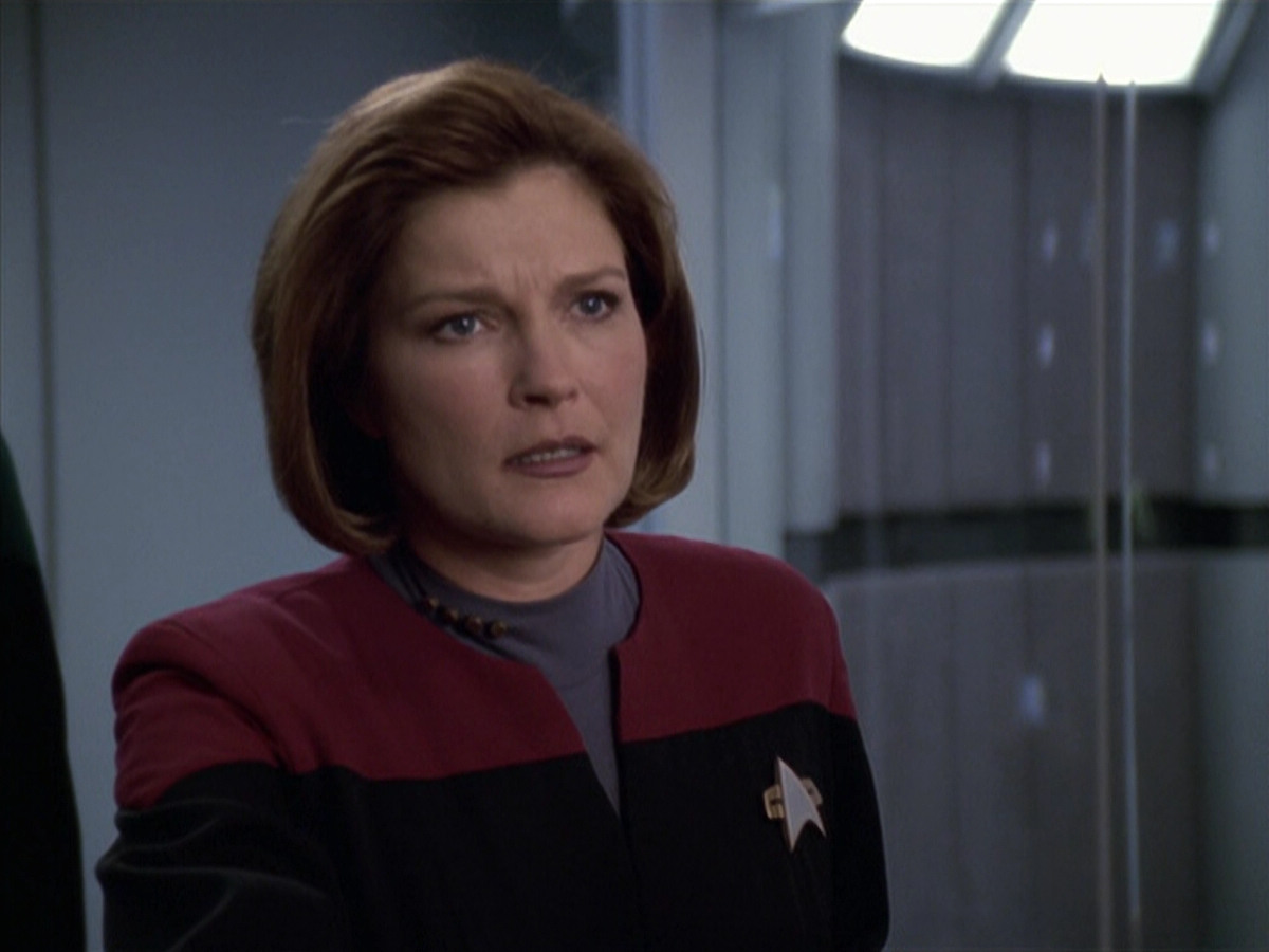extant_StarTrek_VOY_6x18-AshesToAshes_00652.jpg