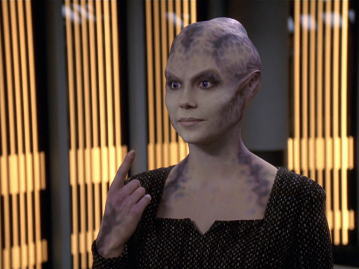 extant_StarTrek_VOY_6x18-AshesToAshes_00657.jpg