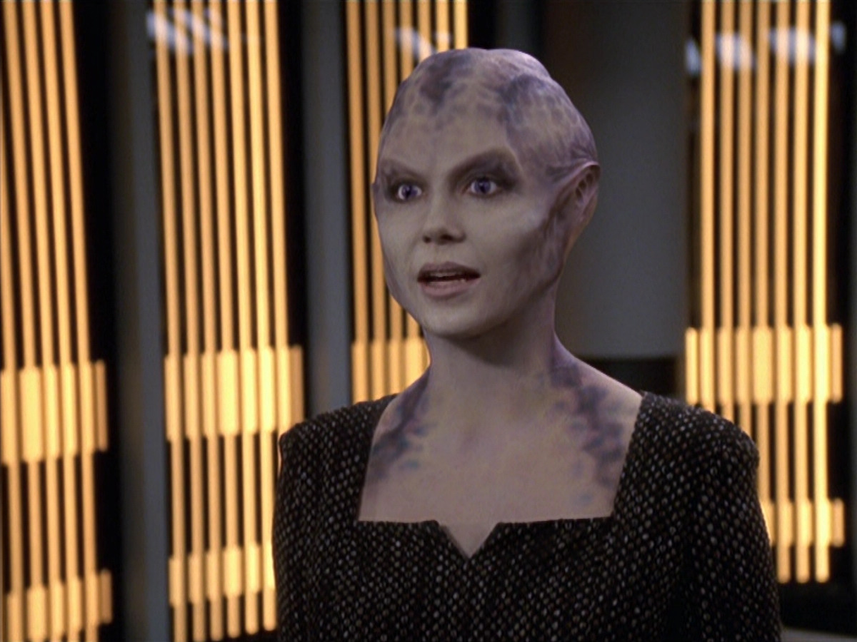 extant_StarTrek_VOY_6x18-AshesToAshes_00673.jpg