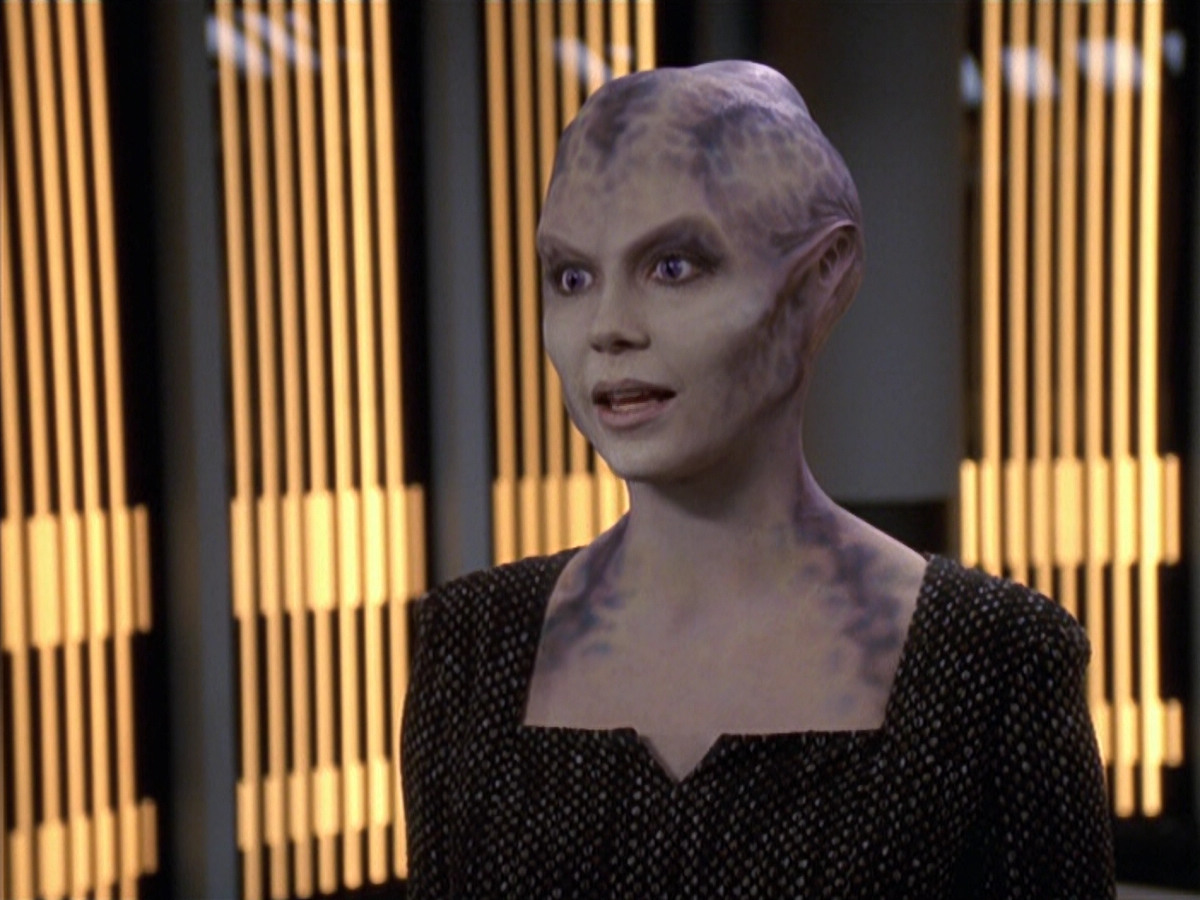 extant_StarTrek_VOY_6x18-AshesToAshes_00679.jpg