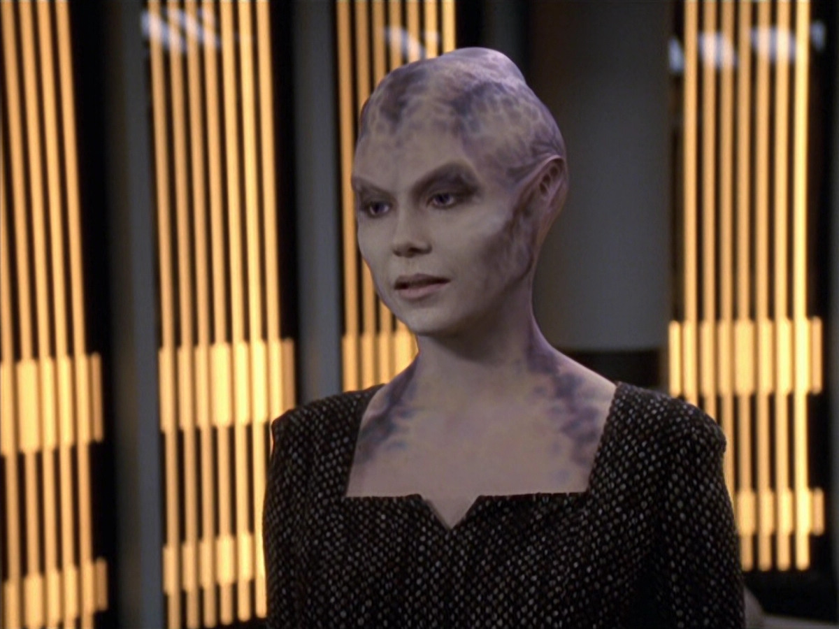 extant_StarTrek_VOY_6x18-AshesToAshes_00686.jpg
