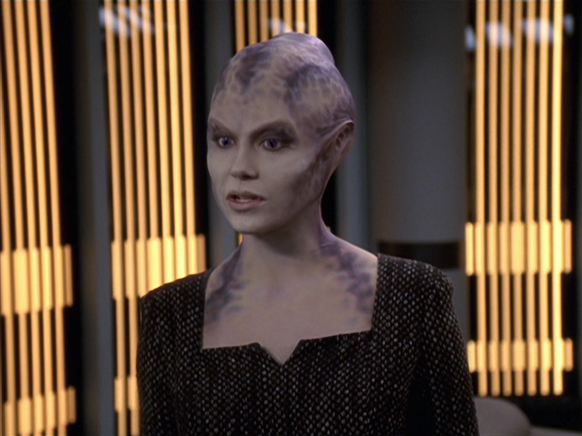 extant_StarTrek_VOY_6x18-AshesToAshes_00687.jpg
