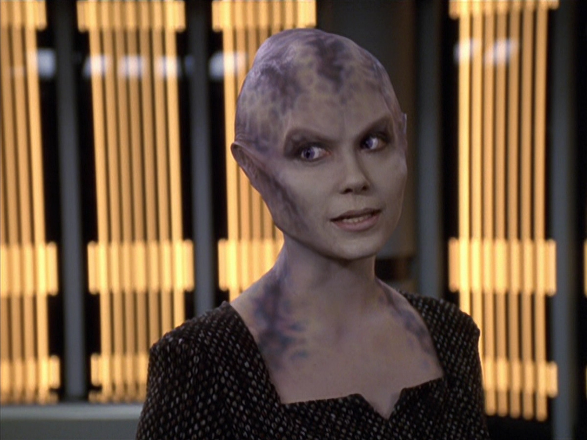 extant_StarTrek_VOY_6x18-AshesToAshes_00697.jpg