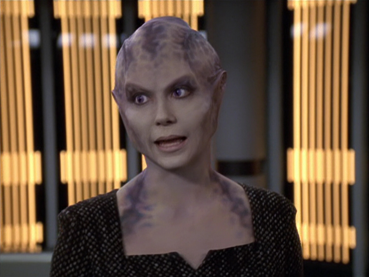 extant_StarTrek_VOY_6x18-AshesToAshes_00701.jpg