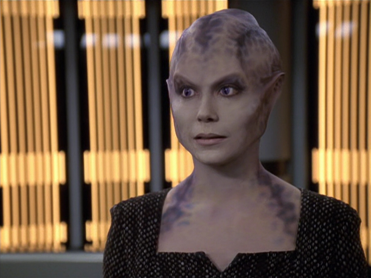 extant_StarTrek_VOY_6x18-AshesToAshes_00703.jpg