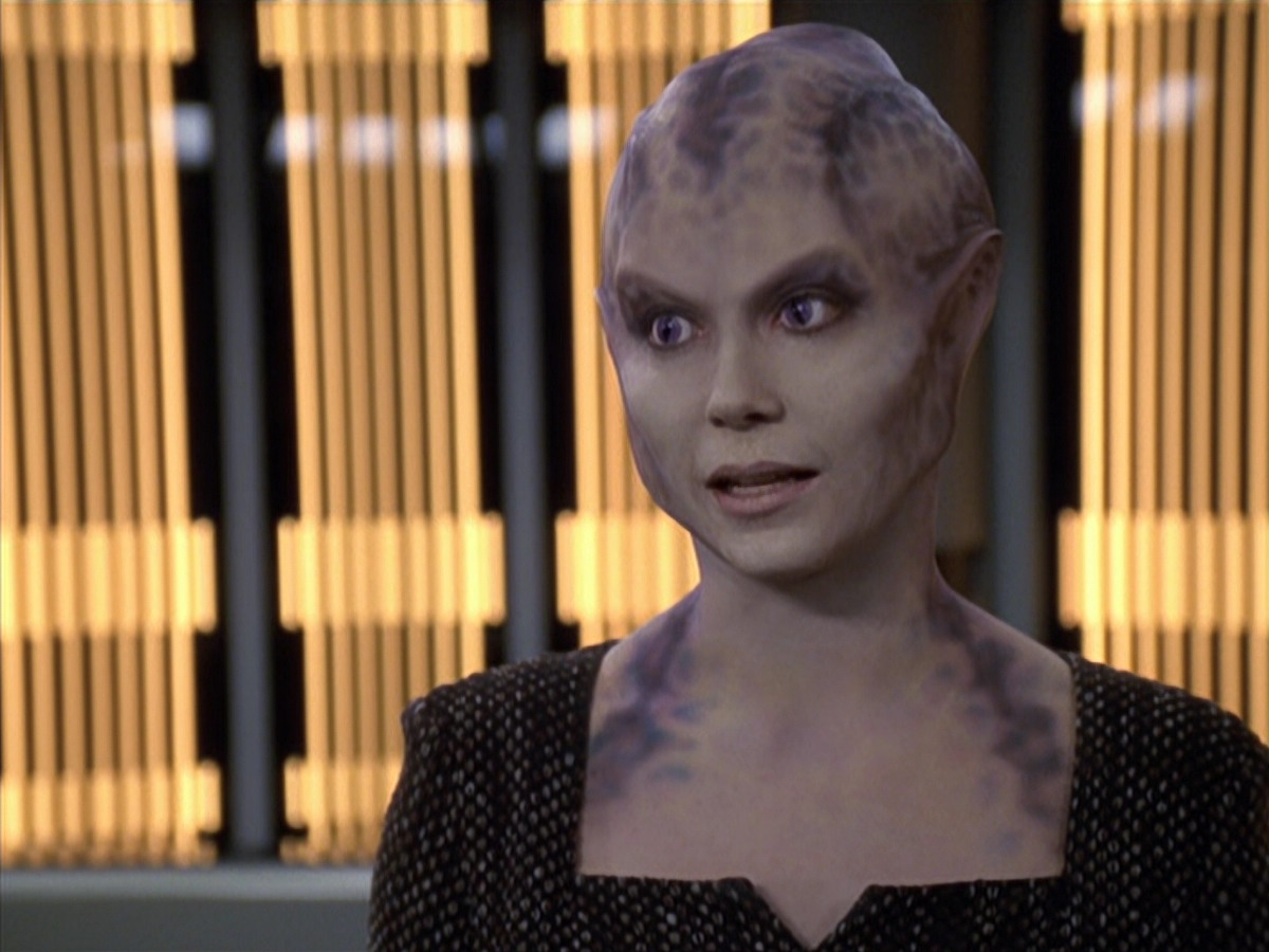 extant_StarTrek_VOY_6x18-AshesToAshes_00706.jpg
