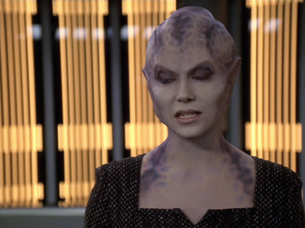 extant_StarTrek_VOY_6x18-AshesToAshes_00711.jpg