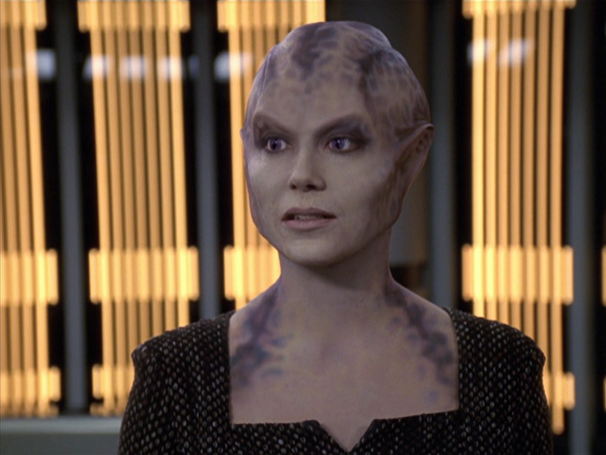 extant_StarTrek_VOY_6x18-AshesToAshes_00732.jpg