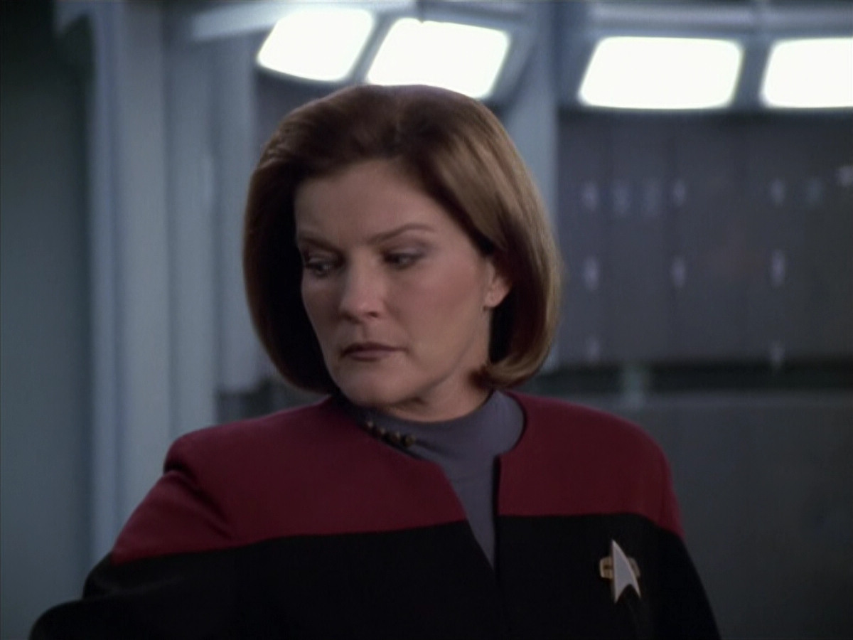 extant_StarTrek_VOY_6x18-AshesToAshes_00747.jpg