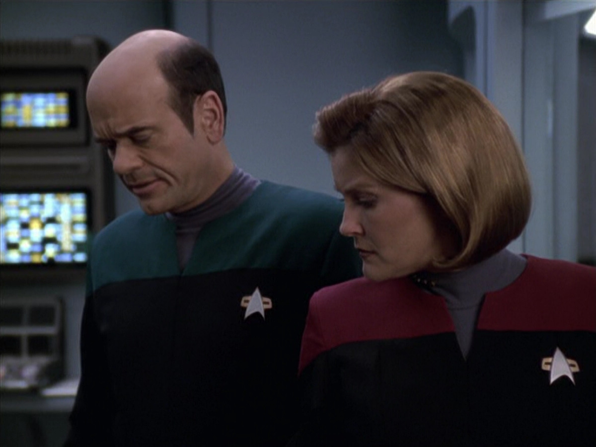extant_StarTrek_VOY_6x18-AshesToAshes_00752.jpg